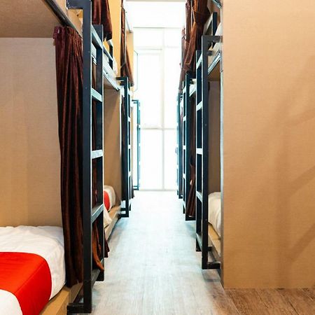 Reddoorz Hostel @ Di Panjaitan Simpang Lima Semarang Kültér fotó