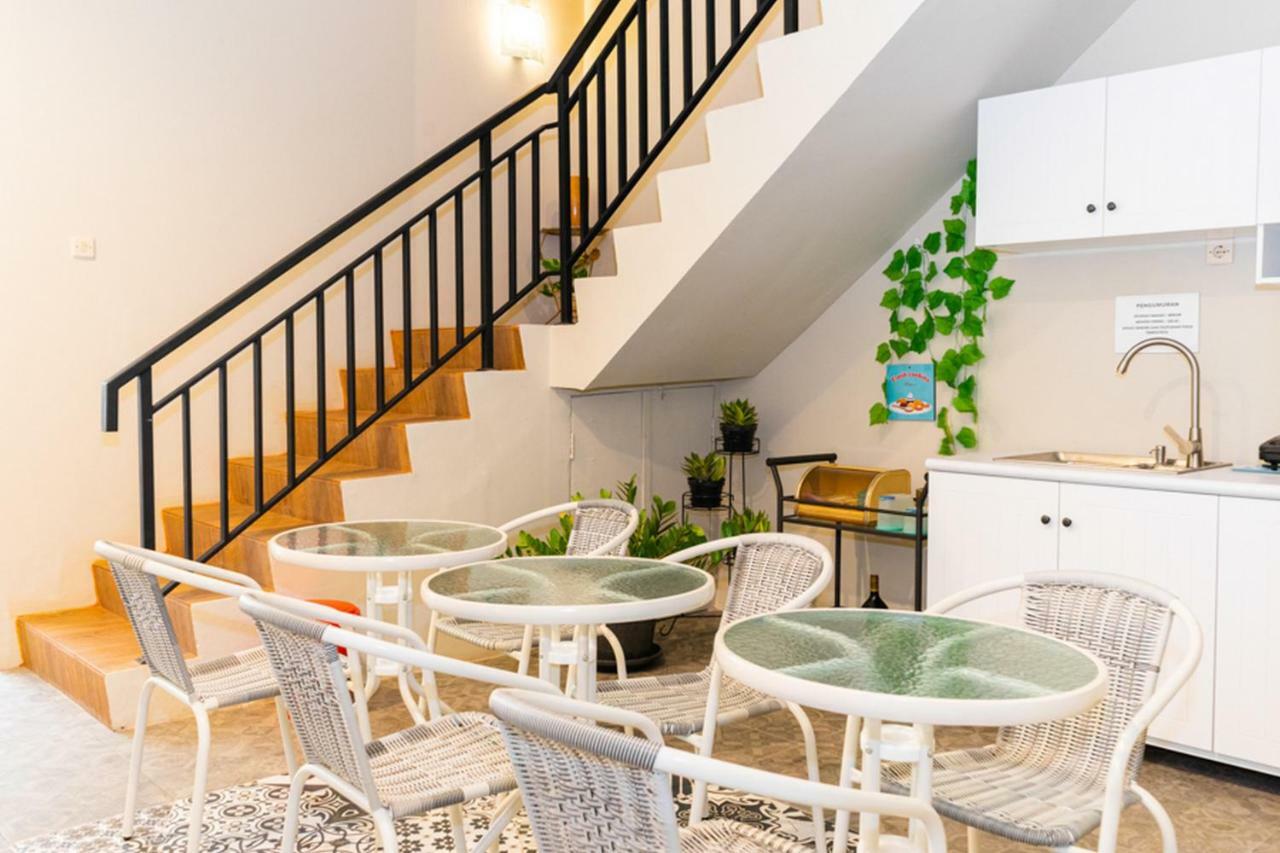 Reddoorz Hostel @ Di Panjaitan Simpang Lima Semarang Kültér fotó