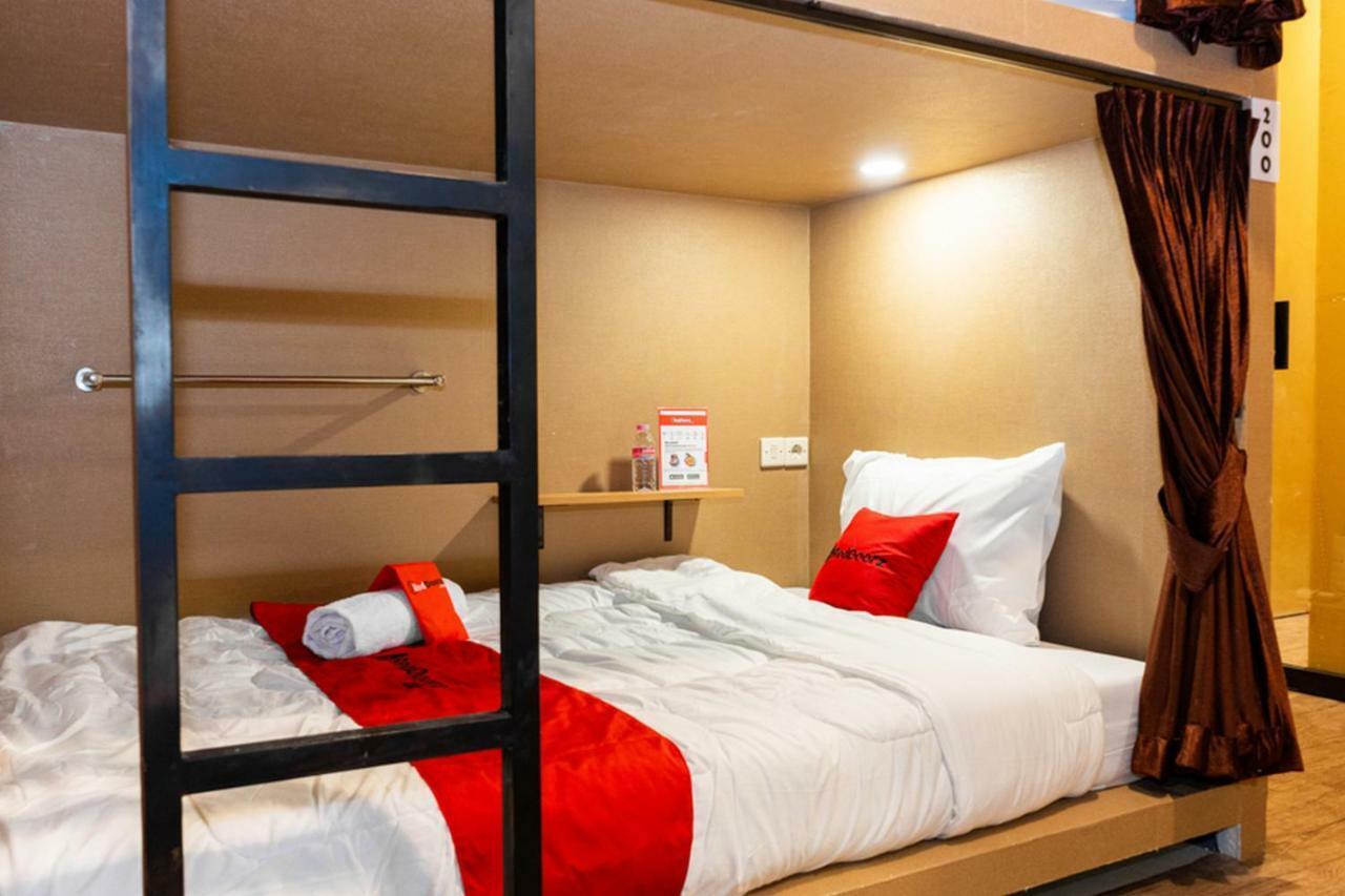 Reddoorz Hostel @ Di Panjaitan Simpang Lima Semarang Kültér fotó