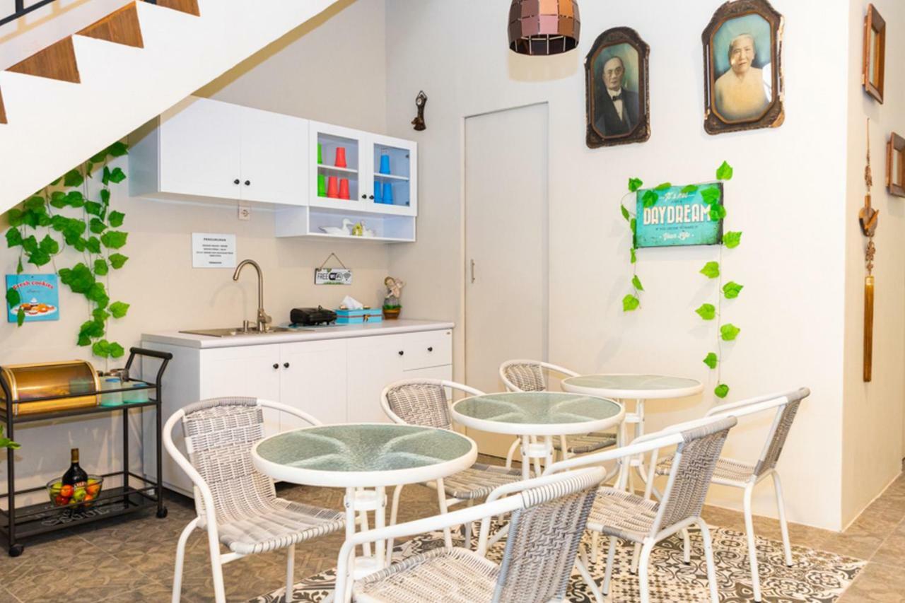 Reddoorz Hostel @ Di Panjaitan Simpang Lima Semarang Kültér fotó