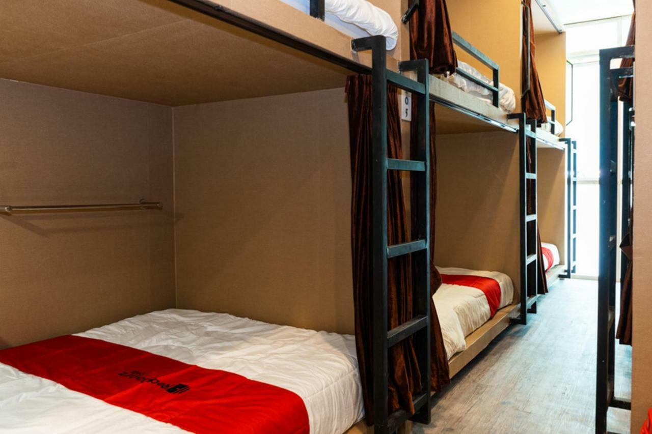 Reddoorz Hostel @ Di Panjaitan Simpang Lima Semarang Kültér fotó