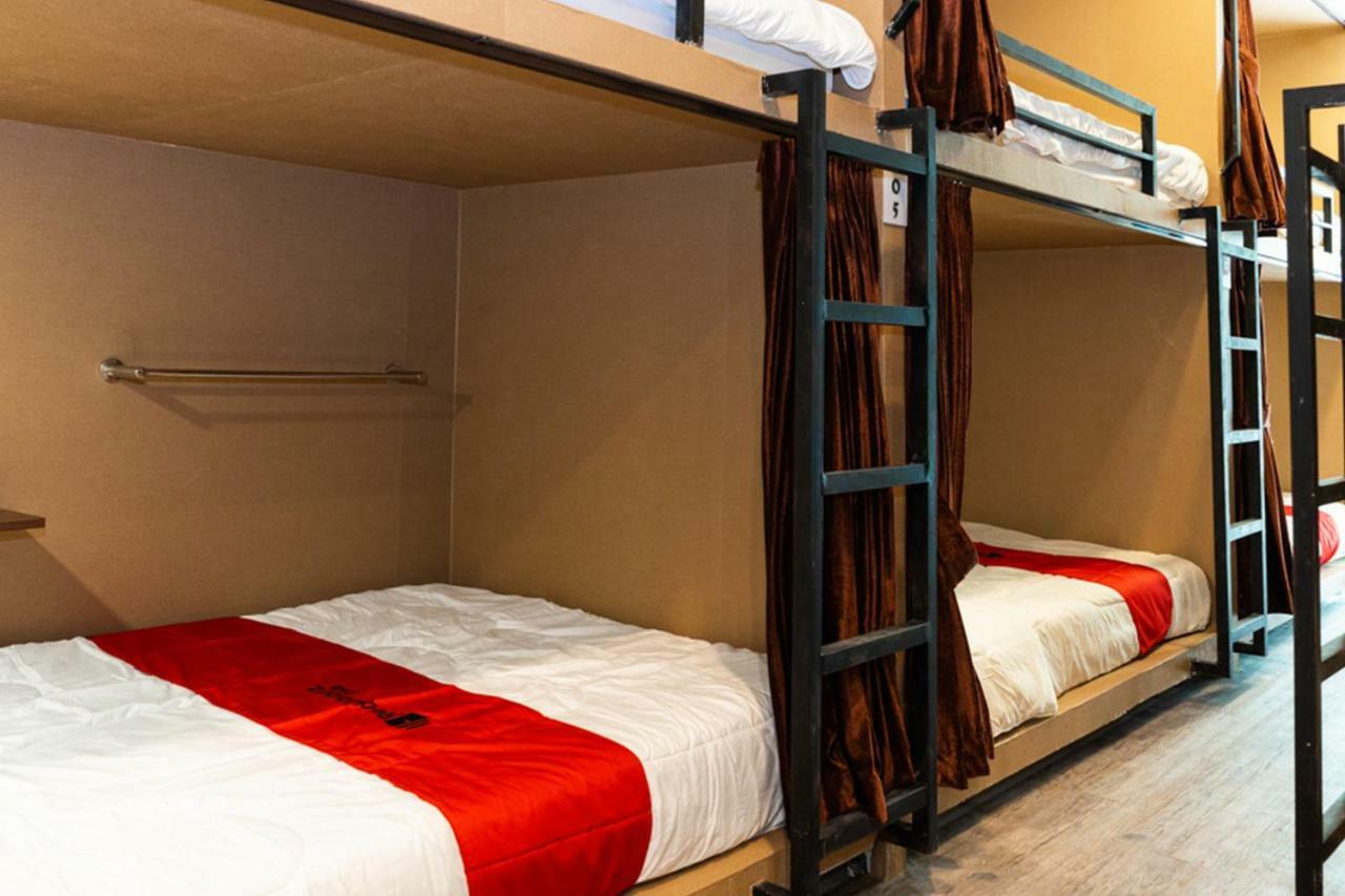 Reddoorz Hostel @ Di Panjaitan Simpang Lima Semarang Kültér fotó